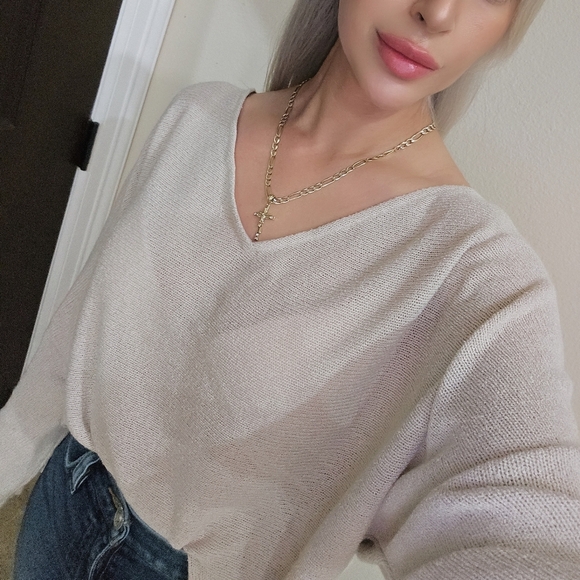 H&M Sweaters - H&M Women's V-Neck Sweater in Light Cream